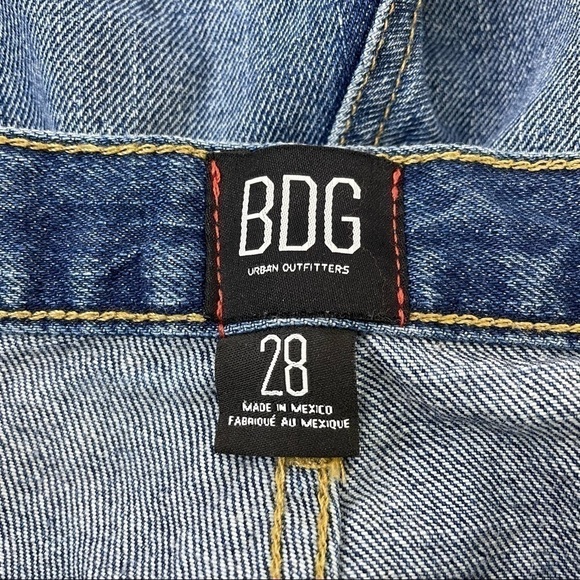 π
ΊBDG High Rise Mom Shorts Size 28 - Picture 2 of 3